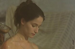 XXX 美しいレズビアンの新しい年の乱交 女性 オーガズム 動画