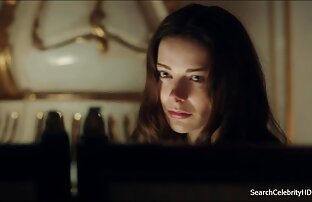 XXX ソファの上で戯れる学生 女性 裸 無料 動画
