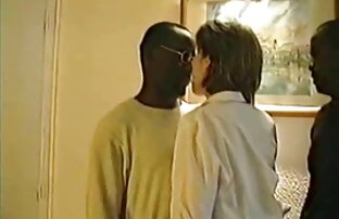 XXX ロシアのお母さんは、若いレズビアンの少女 放尿 女 動画