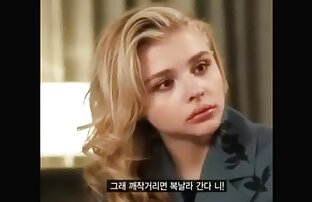 XXX セックスと若いブルネット 放尿 女 動画