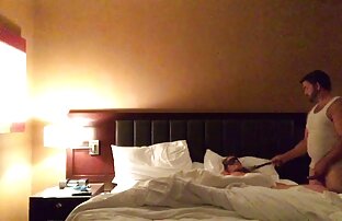 XXX 甘い女の子とメガネは彼女のジューシーな胸の鍵屋 えろ 動画 女